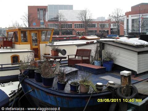 houseboat