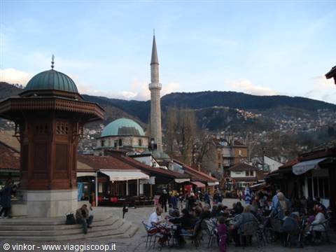 Sarajevo: the old town with the wooden fountain and the mosque