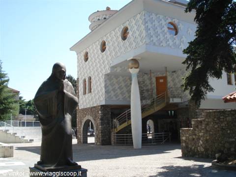 Skopje: monument and house of Mother Teresa, a native of Skopje