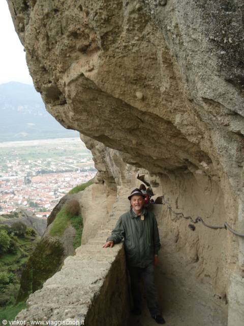 Kalambaka: me on the path carved into the rock leading to the monastery