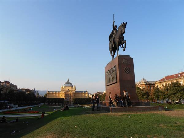 city park opposite the central station