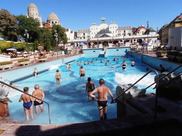 the outdoor pool of the Gellert baths
