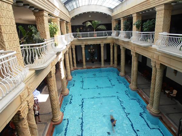 the indoor pool of the Gellert baths