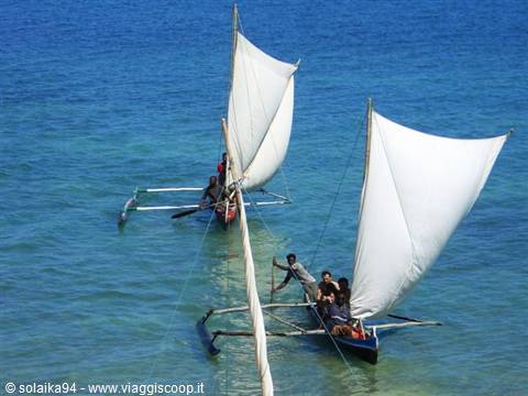 Ifaty, fishermen boats towards the coral reef