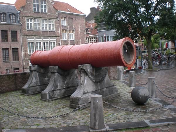 Dulle Griet the red cannon of Ghent
