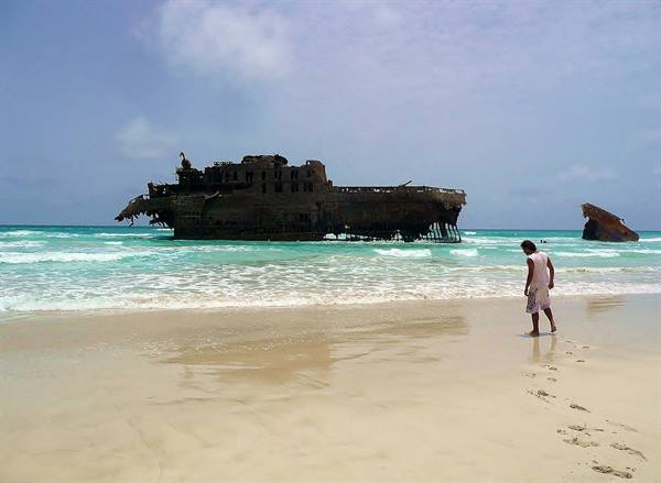 Praia de Santa Maria_ The shipwreck