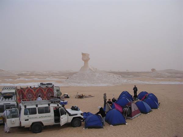 ... in the evening the tents are pitched in the white desert!