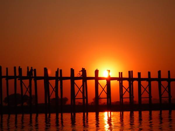 Mandalay: U-Bein Bridge at sunset