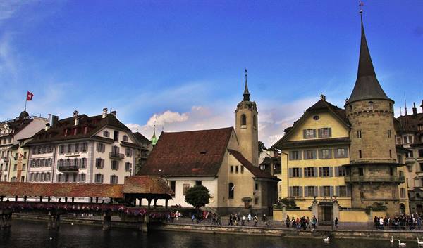 Kapellplatz-Church of St. Peter