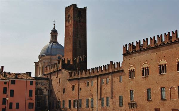 Piazza Sordello-Mantua