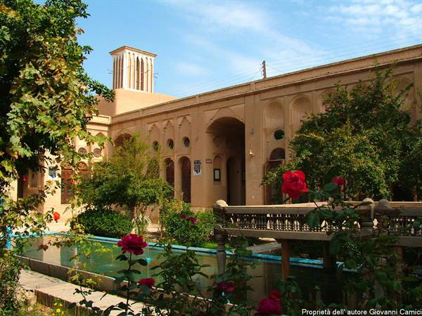 Yazd-Courtyard of the Khan and Lari