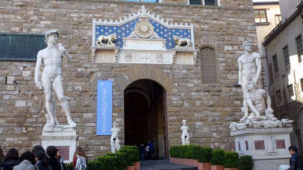 statues in front of the Palazzo Vecchio 