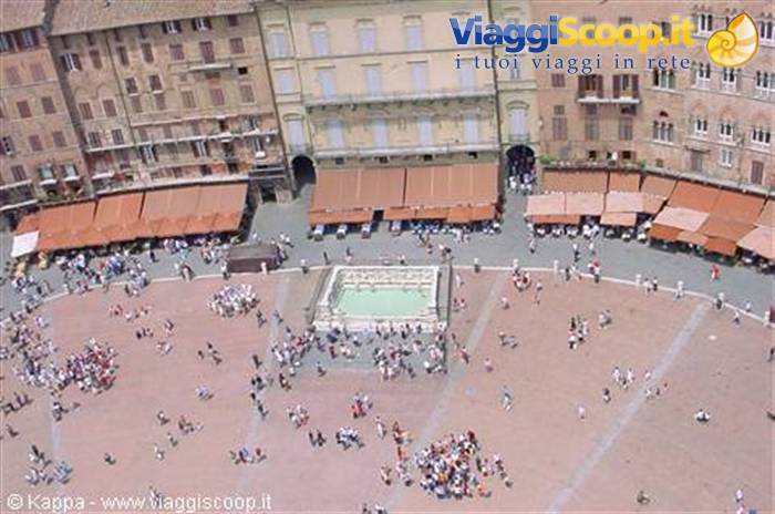 Siena - Piazza del Campo - Fonte Gaia
