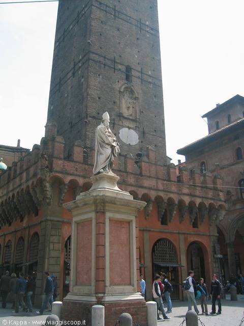 statue of S. Petronio