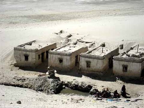 houses in the desert