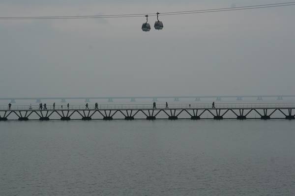 Vasco da Gama Bridge and Cable Car