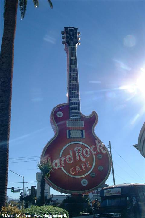 Entrance of our hotel HARDROCK CAFE' what a cool thing!!!