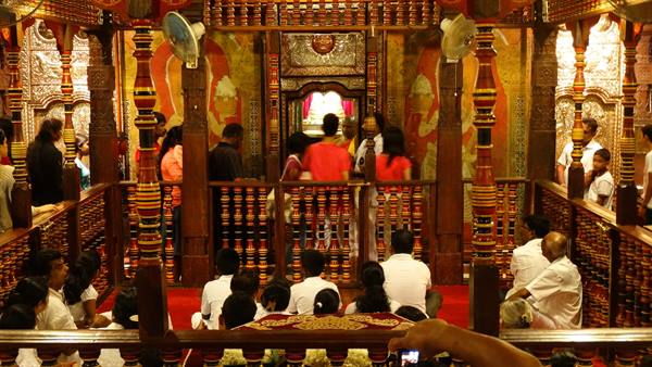 Kandy, Temple of the Tooth of Buddha