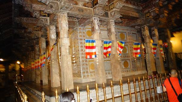 Kandy, Temple of the Tooth of Buddha