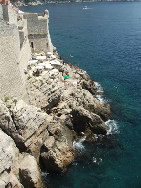Dubrovnik, stolen spaces