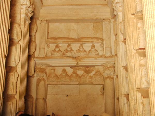Palmyra,inside the tombs