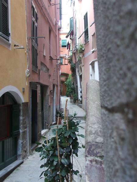 A narrow alley