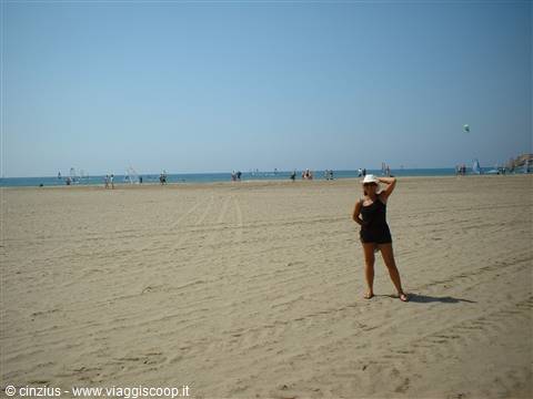Prasonisi, best hold on to your hat.. what wind! so many Windsurfers!!