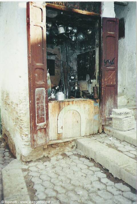 Fes: pots shop