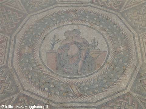 Piazza Armerina: Roman Villa del Casale (mosaics)