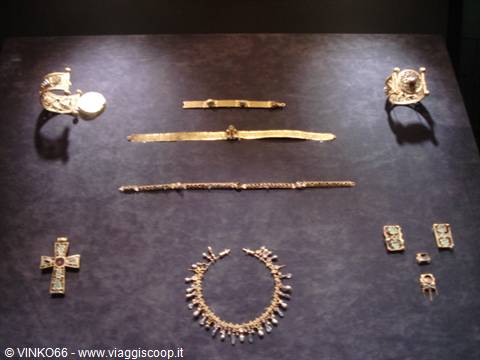 Thracian jewels at the archaeological museum of Varna