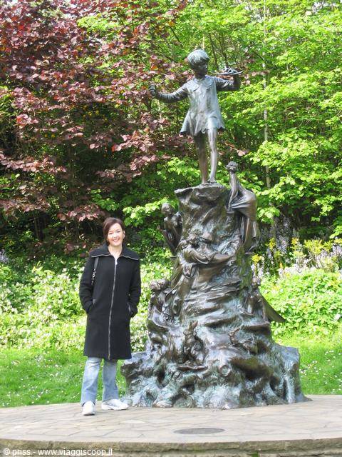 Woman posing next to the Peter Pan statue in Kensington Gardens, London