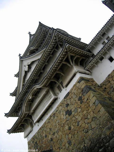 Il castello di Himeji, tetti bianchi e muratura di pietra