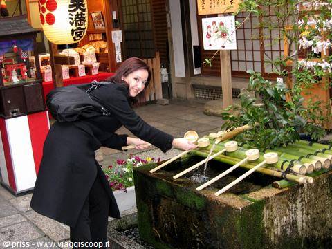 a little temple in the middle of the market!