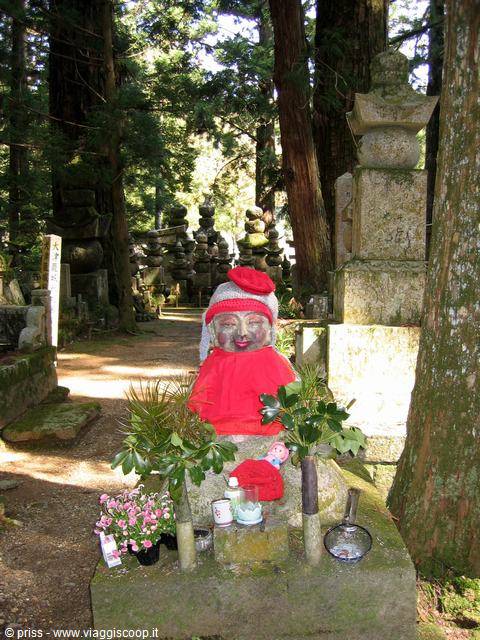 statue with a woolen 'cappidduzzu'
