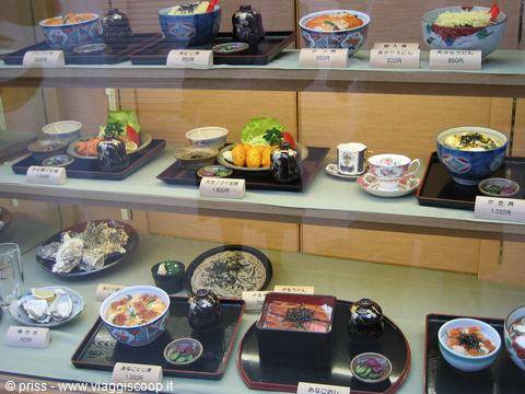 fake dishes like a 3D menu!