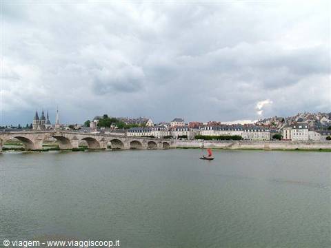Blois, a sail and the storm