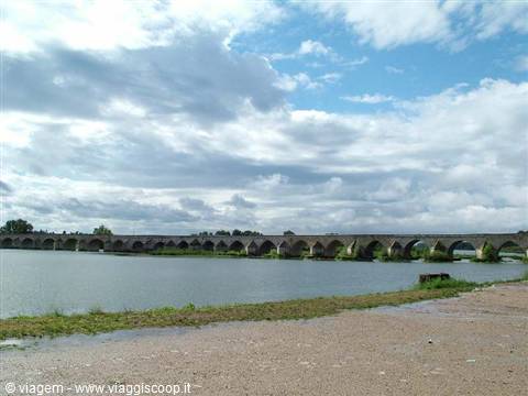 The very long bridges over the Loire