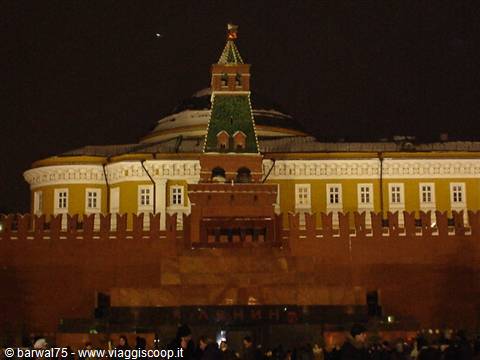 kremlin by night