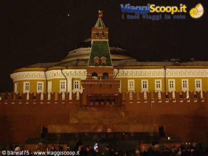 kremlin by night