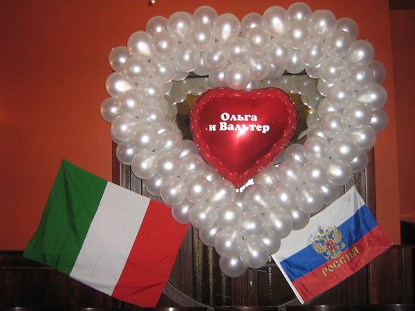 White balloon heart with red inscription, Italian and Russian flags hanging
