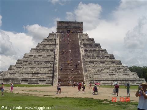 Tourists climb the staircase of El Castillo pyramid at Chichén Itzá