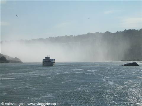 Tour boat sailing toward the rising mist of Niagara Falls