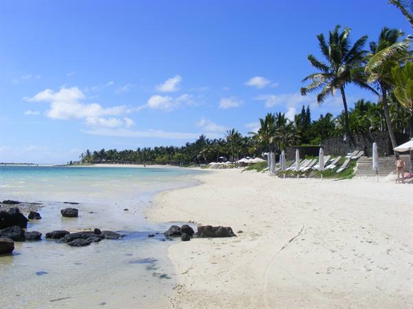 belle mare beach