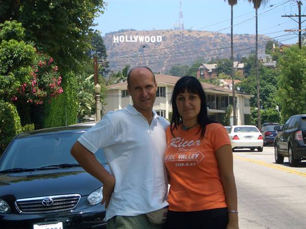 THE FAMOUS HOLLYWOOD SIGN