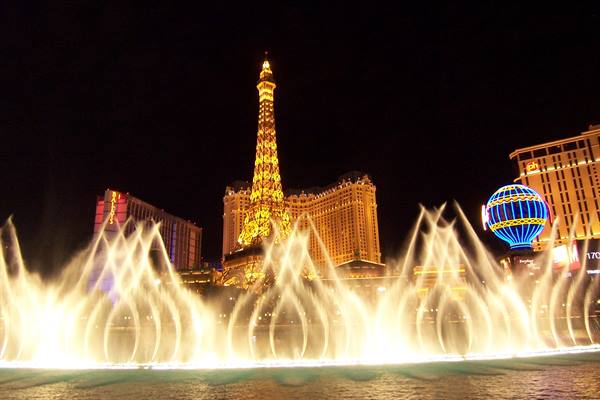 LAS VEGAS: FOUNTAIN SHOW AT THE BELLAGIO